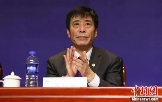 谈到全新的身份，李冰冰坦言内心非常忐忑